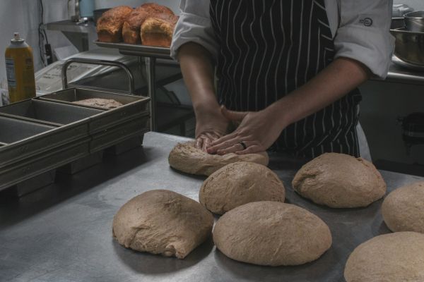 Les meilleures marques de machines à pain : fiabilité et performance au rendez-vous